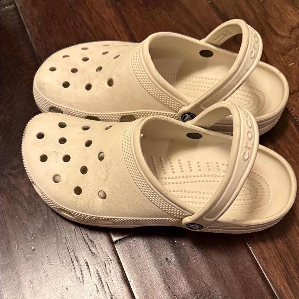 CROCS Classic Clog in Cream (Men’s US 8 / women’s U.S. 10) - Picture 2 of 2